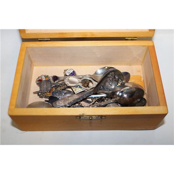 14 COLLECTOR SPOONS IN WOODEN BOX