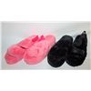 Image 1 : NEW WOMEN'S SLIPPERS 1PINK 1BLACK SIZE 8