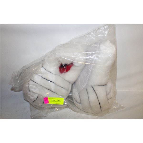 NEW VOLLEYBALL SLIPPERS SIZE M 8-9