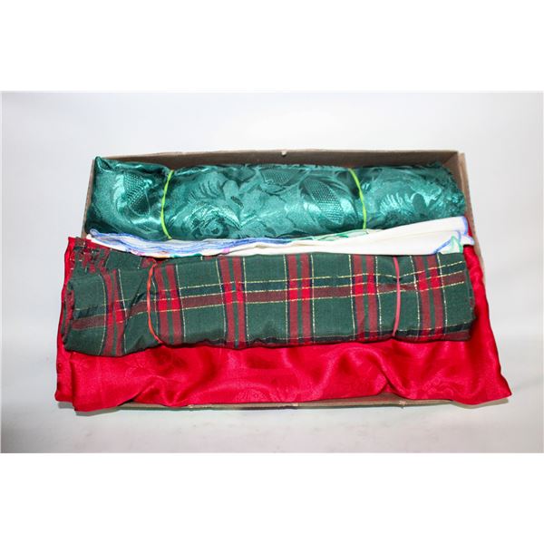 CHRISTMAS RED & GREEN LINENS RUNNERS