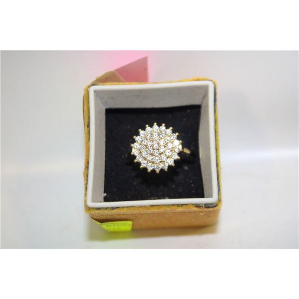 STATEMENT FLOWER-SHAPED RING SZ9