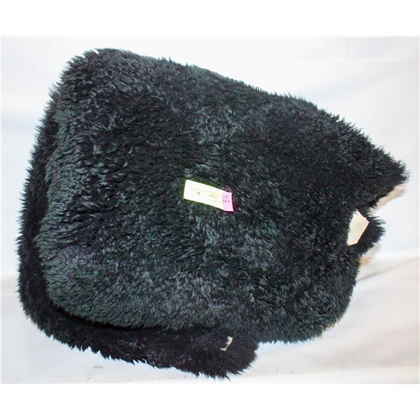 LARGE BLACK SHEEPSKIN 6 FEET LENGTH