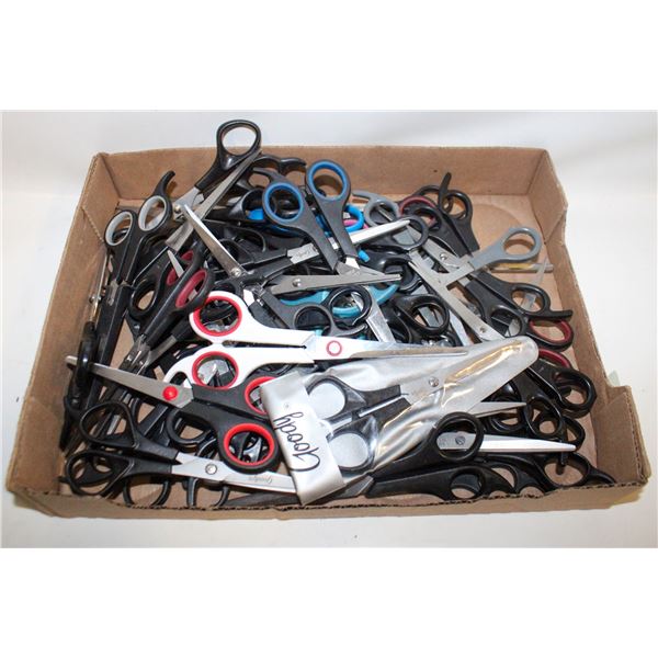 LOT OF 52 PROFESSIONAL HAIR CUTTING SCISSORS INCL