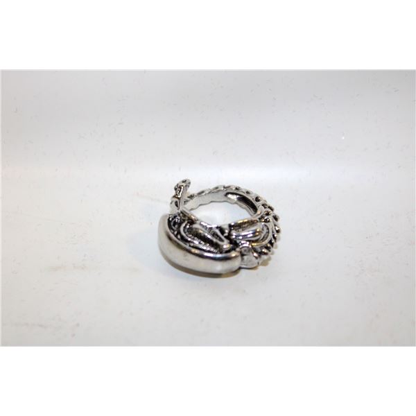 ALIEN SHAPE RING - ADJUSTABLE SIZE