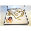 Image 1 : LOT ASSTD VINTAGE COSTUME JEWELRY