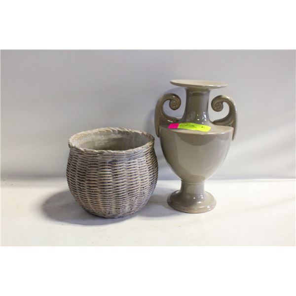 2 CERAMIC DECOR ITEMS