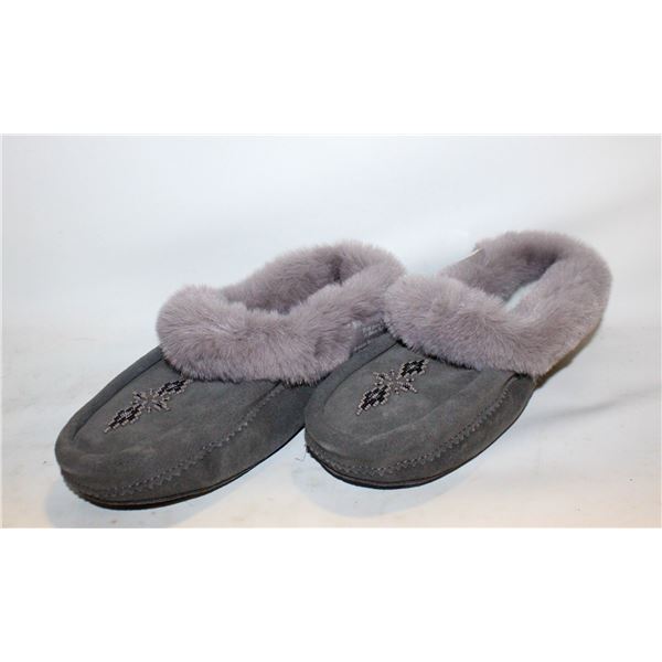NEW MANITOBA MUKLUKS FAUX FUR HOUSE MOCCASINS