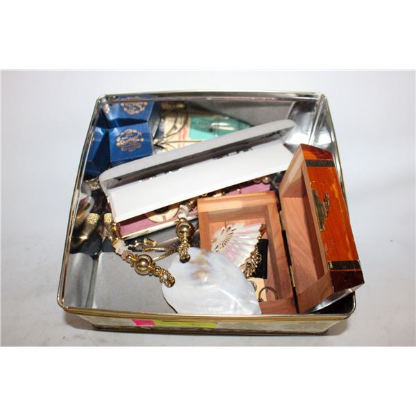 ESTATE LOT OF VINTAGE JEWELRY