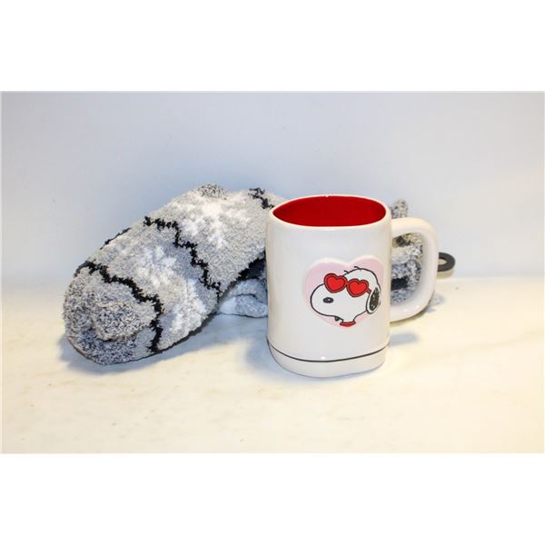 SNOOPY MUG WITH 4 PACK COZY SOCKS