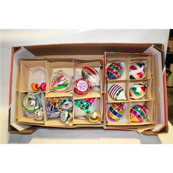 VINTAGE/ANTIQUE ORNAMENTS X 18 PCES