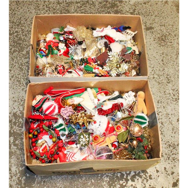 2 FULL BOXES CHRISTMAS DECORATIONS - ESTATE