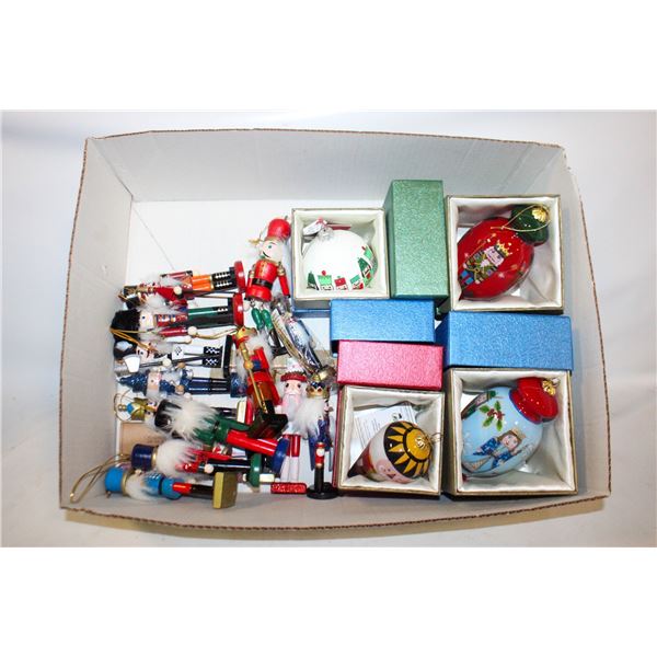 NUTCRAKER DECORATIONS PIER 1/BOUCLAIR/CRATE &