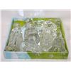 Image 1 : 6 GLASS NATIVITY PIECES WITH MIRROR