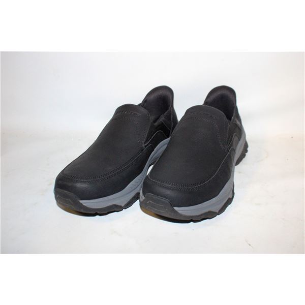 SKETCHERS SIZE 10 MENS SLIP-ON SHOES
