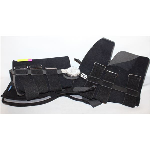 PAIR OF ADJUSTABLE LEG BRACES