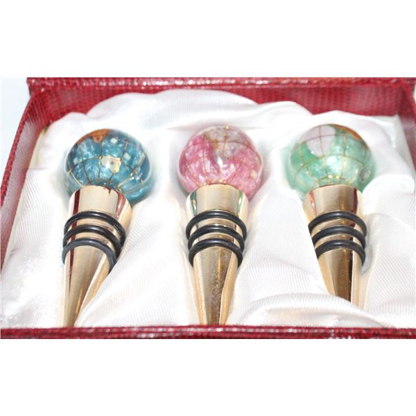 NEW GLOBES BOTTLE STOPPER GIFT SET/