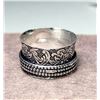 Image 1 : 20)  SILVER TONE, HEAVILY CARVED SIZE 9.5