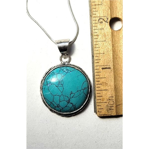28)  ROUND BEZEL SET NATURAL TURQUOISE