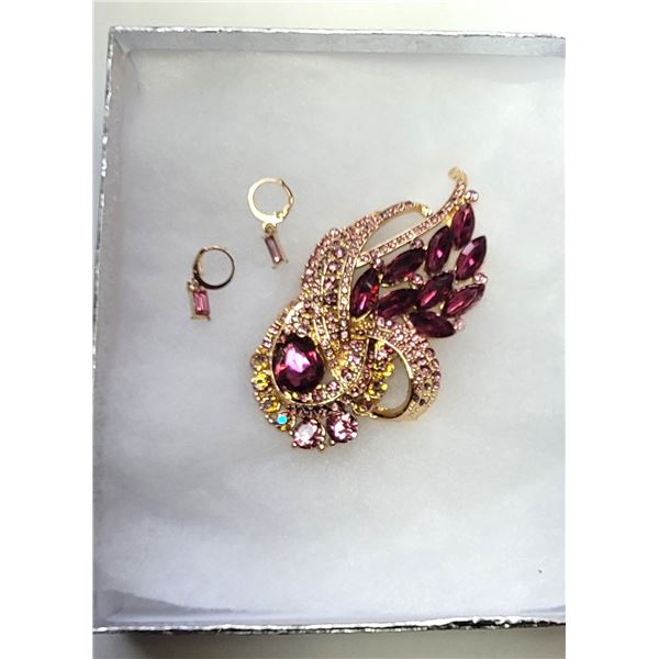 6)  SHOW STOPPER GOLD TONE WITH HOT PINK,