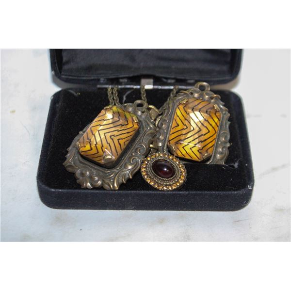 VINTAGE NECKLACE & EARRING SET IN BOX-ESTATE