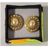 Image 1 : OVAL SHAPED GOLD TONE AND RHINESTONES WITH