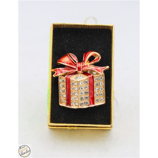 NEW FESTIVE CHRISTMAS GIFT BROOCH FILLED
