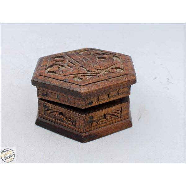 VINTAGE HANDCARVED ASIAN TRINKET BOX