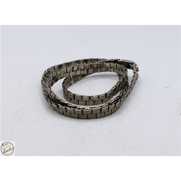 VINTAGE MEN'S NECKLACE, 24 INCH LONG