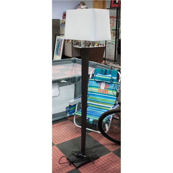 FLOOR LAMP BLACK, WHITE SHADE TOTAL H-61"