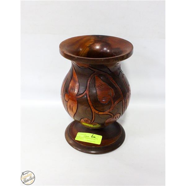 VINTAGE SOLID WOOD FOLK ART HAND CARVED