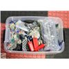 Image 1 : BIN WITH THOUSANDS OF K'NEX PARTS INCL. ROBOT
