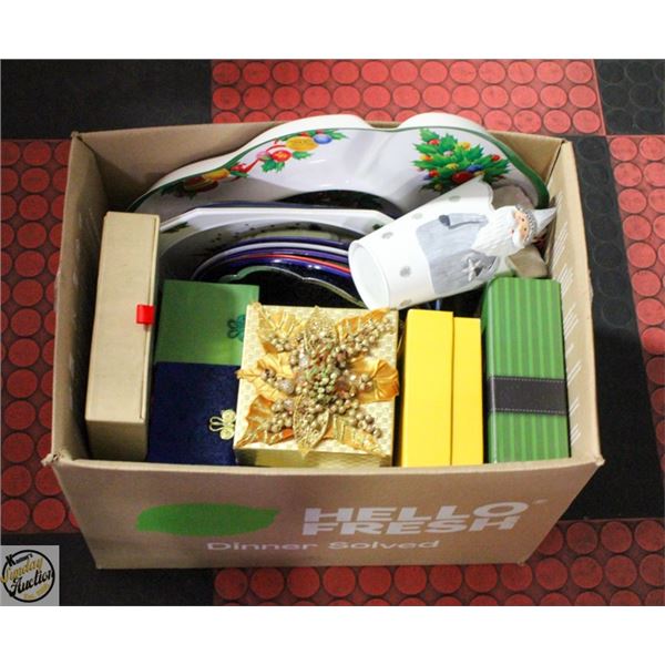 OVER 20 TRAYS & BOXES