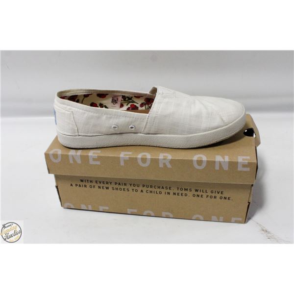 PR OF TOMS SHOES WOMANS SZ 6.5 STYLE AVALON