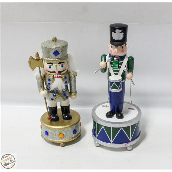 2 MUSICAL NUTCRAKERS APROX 10"