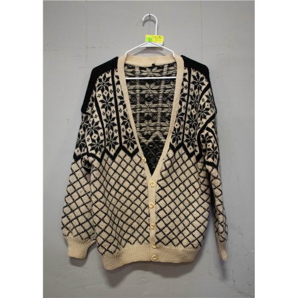 MENS XL CARDIGAN STYLE HEAVY WOOL