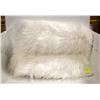 Image 1 : WHITE FURRY RUG 6'X3'