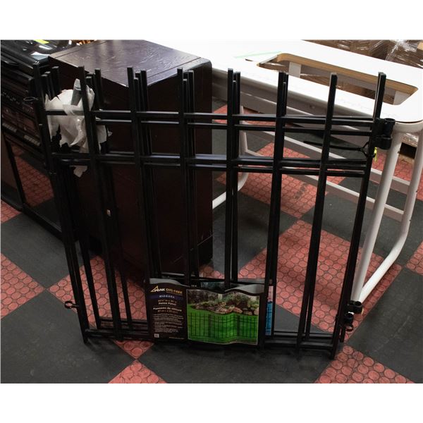 NEW LOT OF 4 PEAK FENCING DIG FREE PANELS