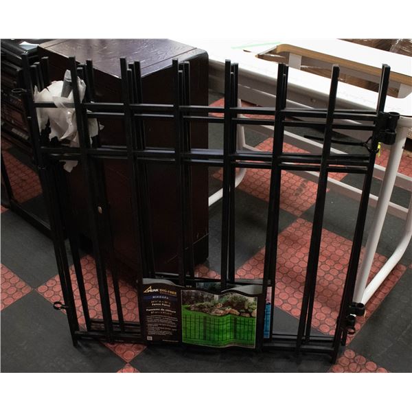 NEW LOT OF 5 PEAK FENCING DIG FREE PANELS