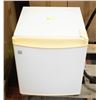 Image 1 : SMALL FRIDGE