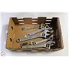 Image 1 : FLAT WITH 6-PIECE CRESCENT WRENCH SET INCL.