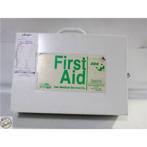 WHITE METAL WALL FIRST-AID CABINET