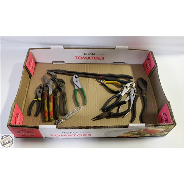 FLAT WITH ASSORTMENT OF PLIERS INCL. 3 SIZE