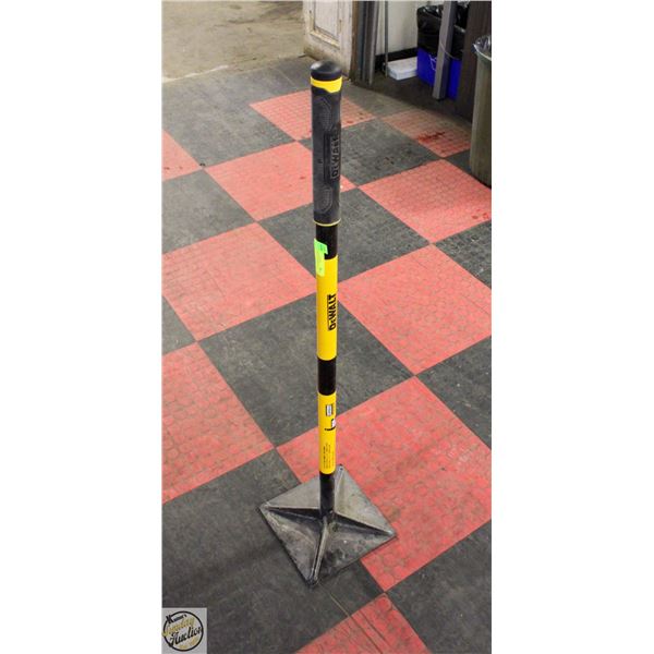 DEWALT 10"X10" TAMPER