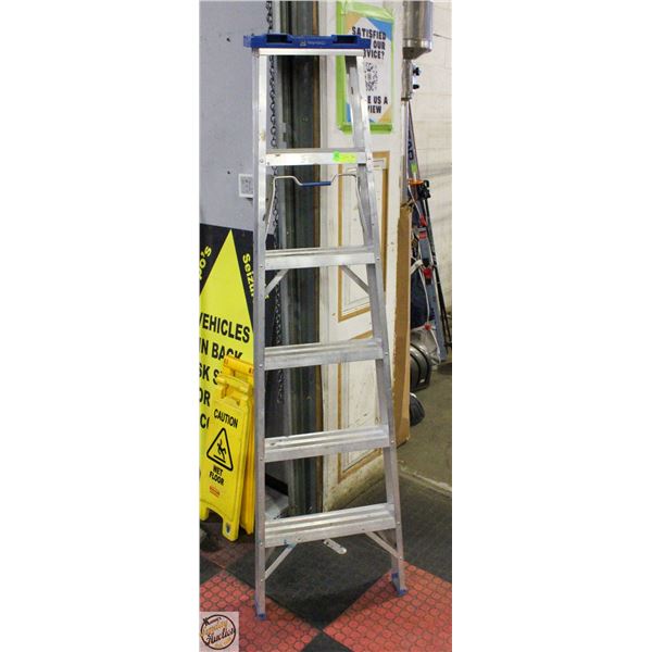 ALUMINUM 6' STEP LADDER