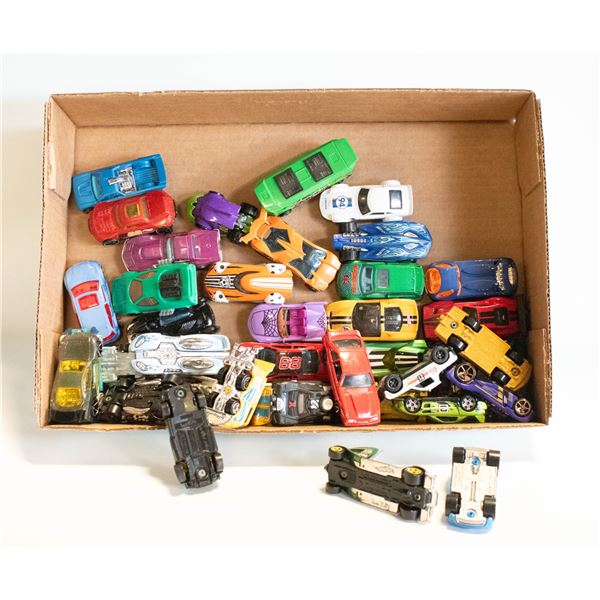 40 HOT WHEELS DIECAST CARS & TRUCKS TOYS LOT