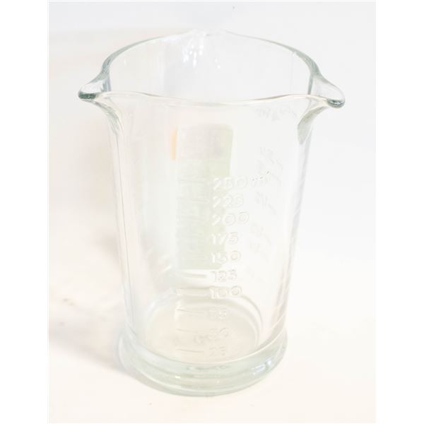 VINTAGE ANCHOR HOCKING TRIPLE POUR PITCHER