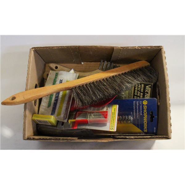 LOT OF VARIOUS BRUSHES + LOT OF VARIOUS UTILITY-