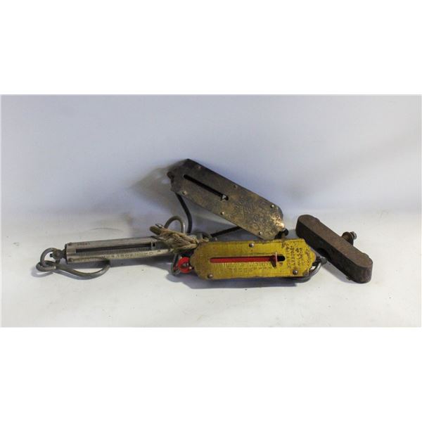 VINTAGE MINI STANLEY LEVEL WITH VINTAGE PULLERS