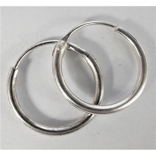SILVER SMALL HOOP EARRING