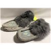Image 1 : SIZE 9 LADIES BEADED/FUR MOCCASINS-ESTATE